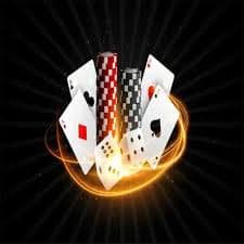 yoma77 App တွင် Slots နှင့် Live Casino ဂိမ်းများ ကစားနေသောပုံ